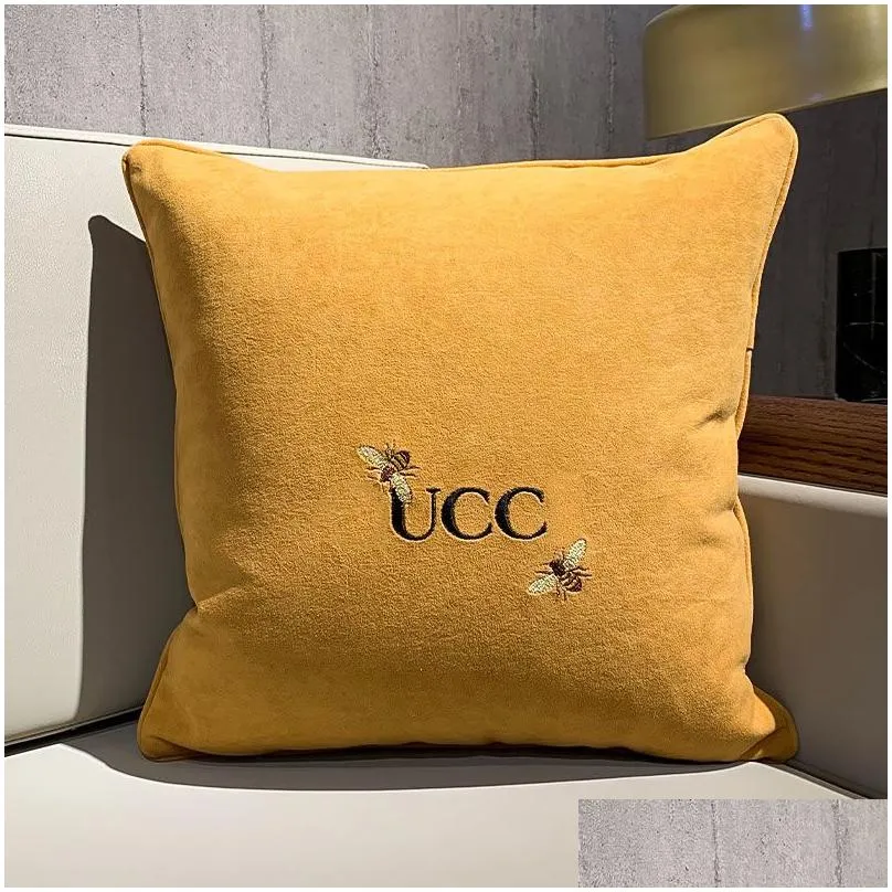 Mens Cotton Designers Fashion Throw Pillows High Quality Cushion Household Items Decorative Letter Printed Home Furnishings Womens