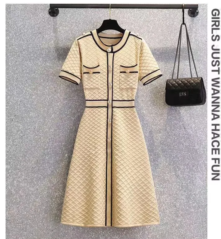 Designer`s Women`s 2023 Autumn/Winter New Slightly Fat MM Single breasted Bright Silk Waist Slimming and Age Reducing Waist Covering