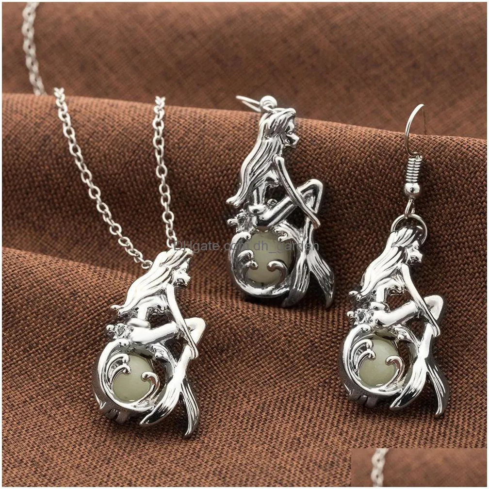 Pendant Necklaces Update Necklace Cage Mermaid Pendant Hollow Locket Necklaces Luminours Glowing Ball Clavicle Chain Hip Hop Dhgarden Dh3T6