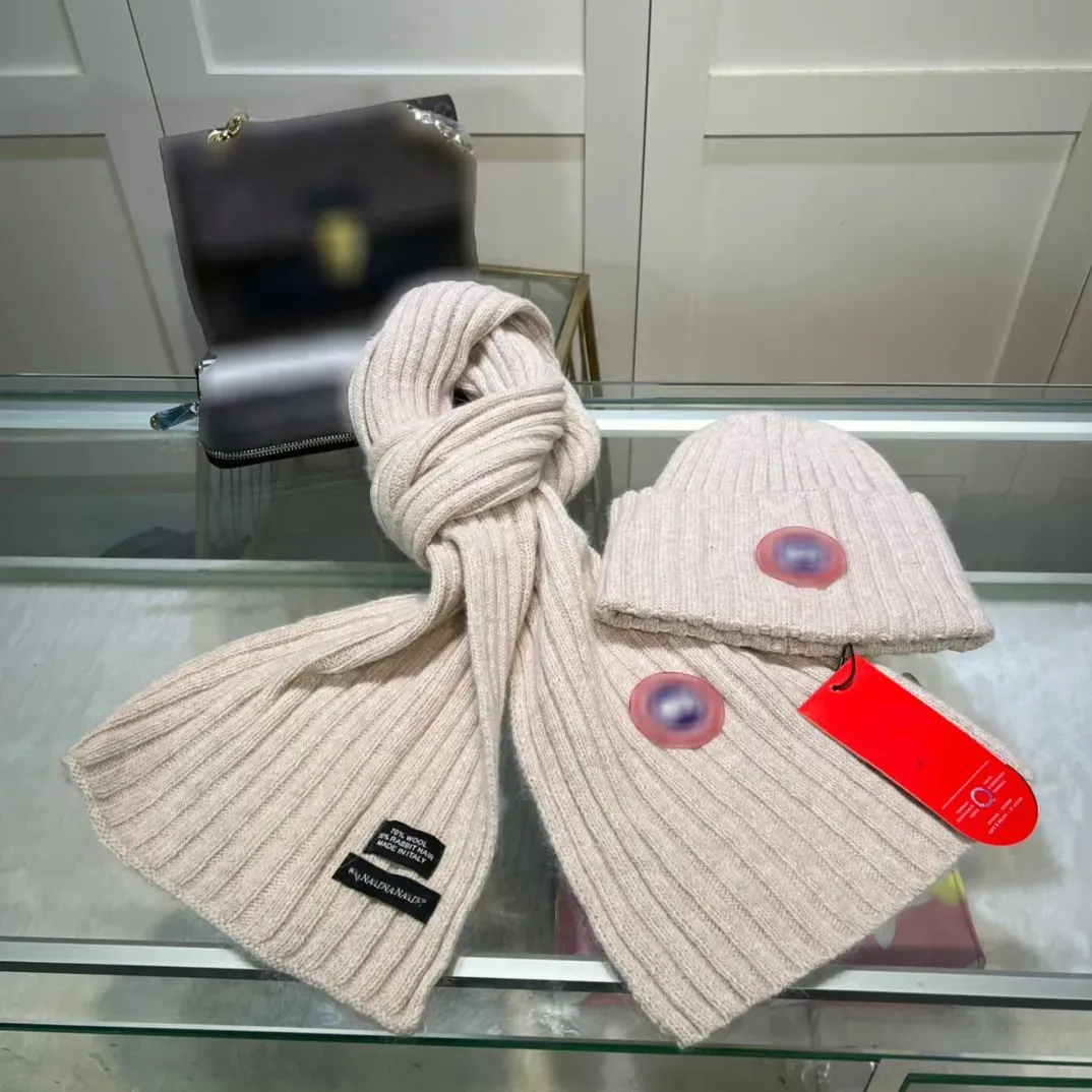 Designer Luxury Hat Scarf Set Skeleton fall and winter very soft skin-friendly texture and very versatile style ~ warm wool hat, even size elastic ~ men and women universal