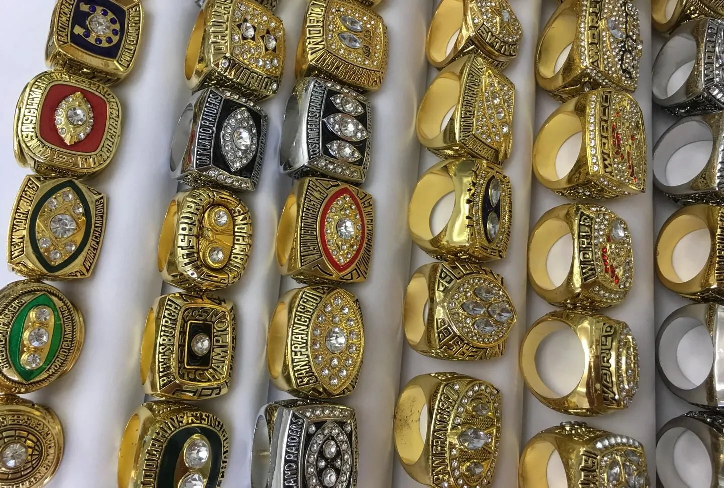 55Pcs 1966 To 2020 American Football Team Champions Championship Ring Set With Wooden Display Box Souvenir Men Fan Souvenir Gift Wholesale