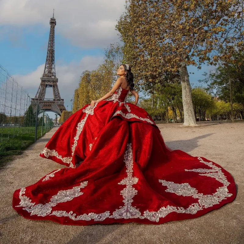 Red Shiny Ball Gown Off the Shoulder Quinceanera Dresses Gold Applique Lace Beads Sweet 16 Dress Pageant Gowns Vestidos De 15 Anos