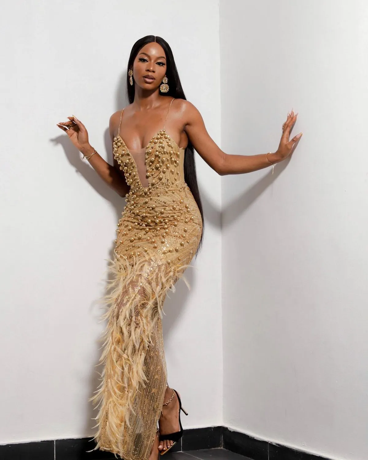 Luxury Mermaid Prom Dresses Spaghetti V-neck Big Pearls Feathers Applicants Floor Length Backless Zipper Custom Made Plus Size Party Dress Vestido De Noite