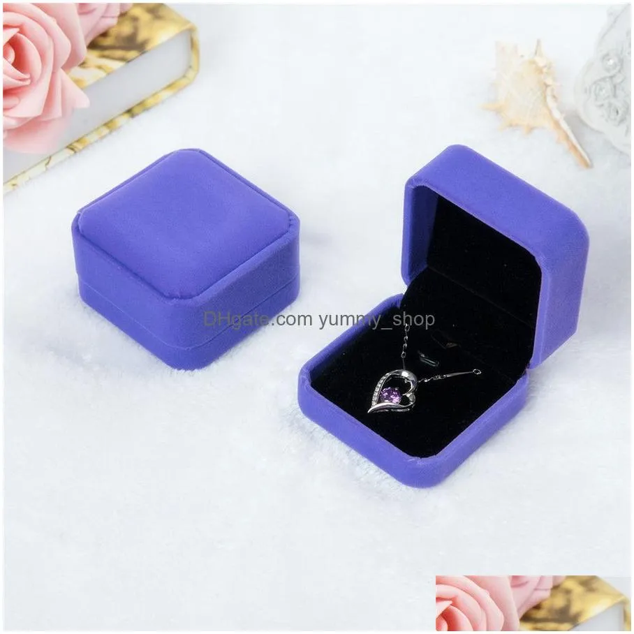 11 colors fashion velvet jewelry boxes cases for only pendant necklaces wedding jewelry gift packaging display size 70mmx70mmx40mm