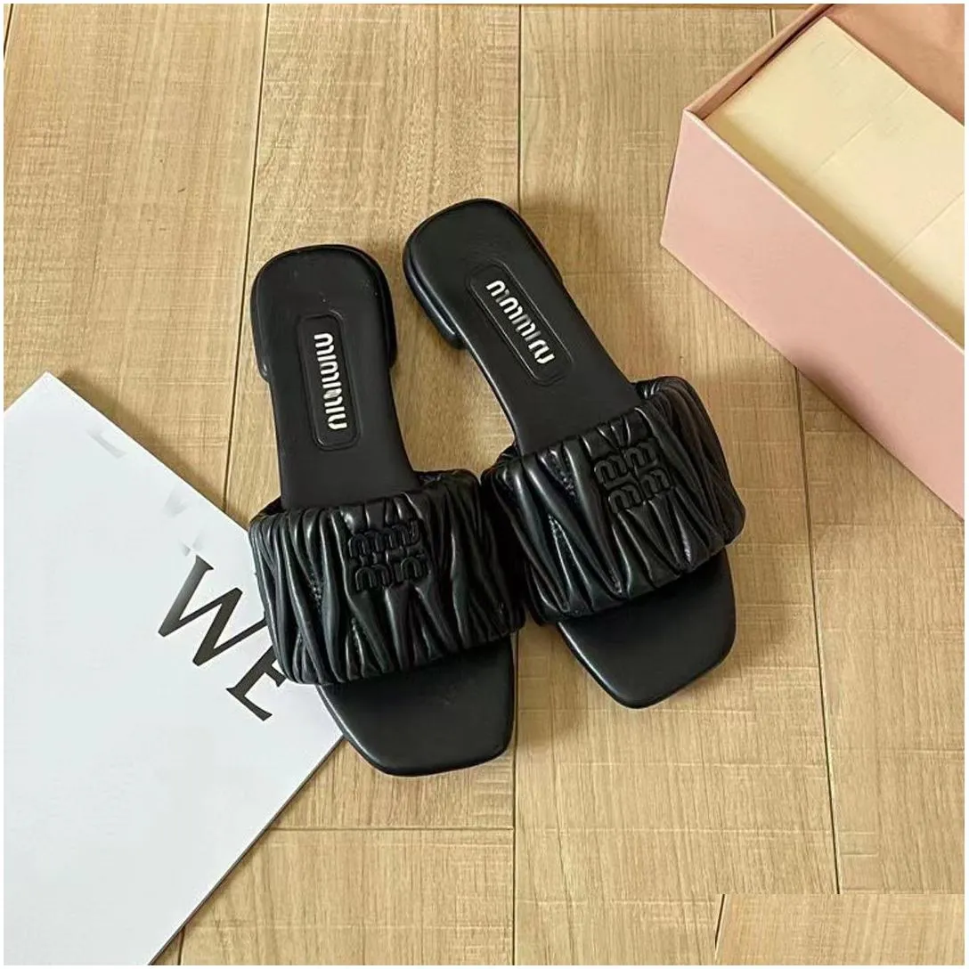 2023 miu slippers women flat sandals matelasse slide shoes mm fashion top quality designer banquet summer leather sandals multicolor flat heel