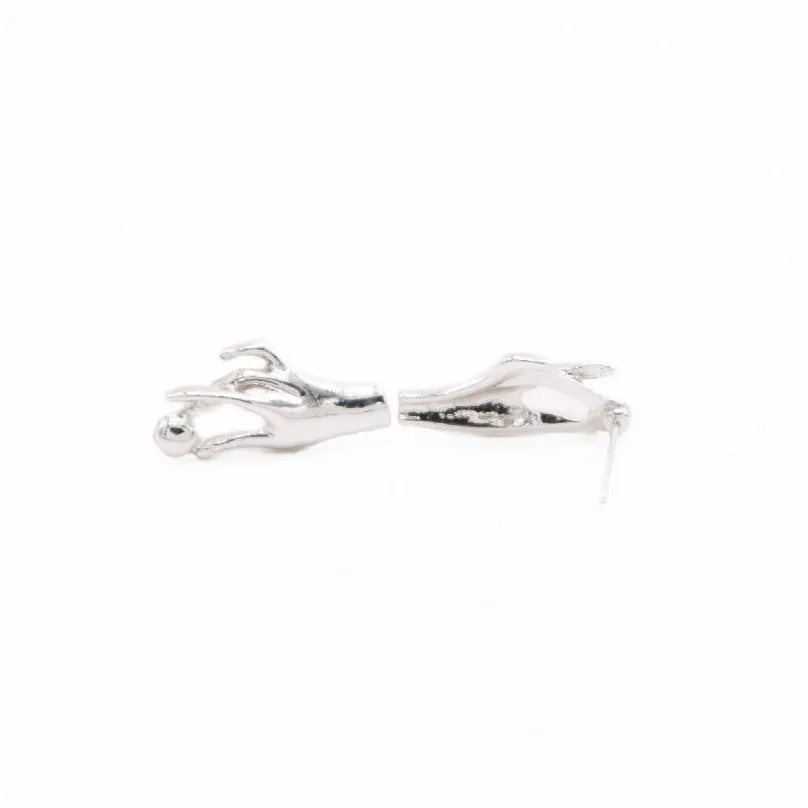 classic hand stud earrings with elegant movements for holding the ball three color suitable for women