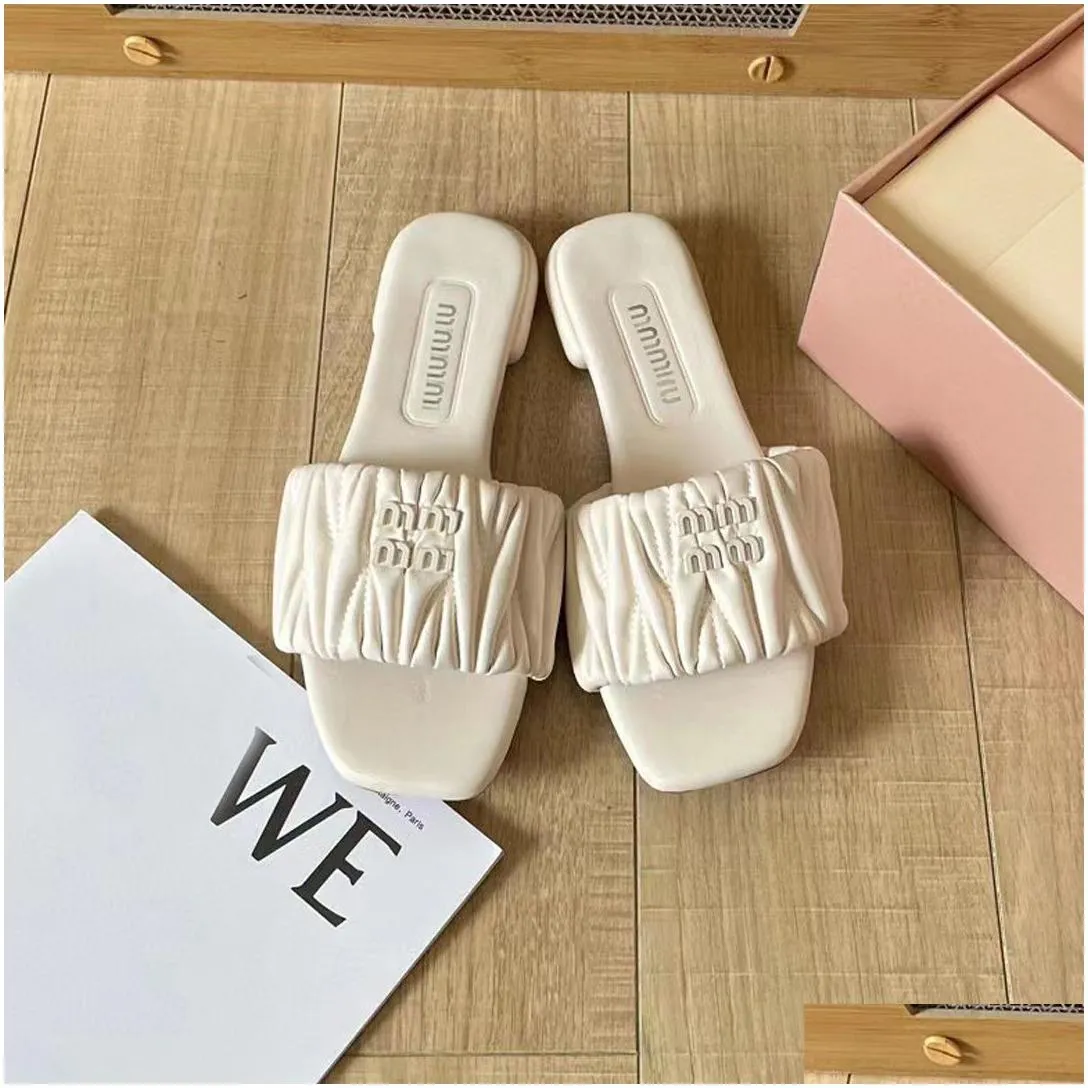 2023 miu slippers women flat sandals matelasse slide shoes mm fashion top quality designer banquet summer leather sandals multicolor flat heel