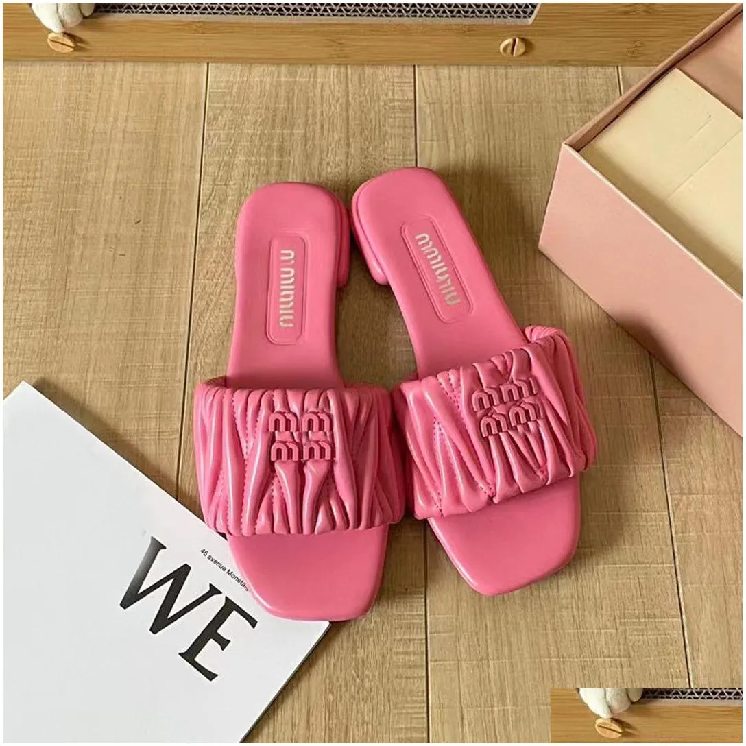 2023 miu slippers women flat sandals matelasse slide shoes mm fashion top quality designer banquet summer leather sandals multicolor flat heel