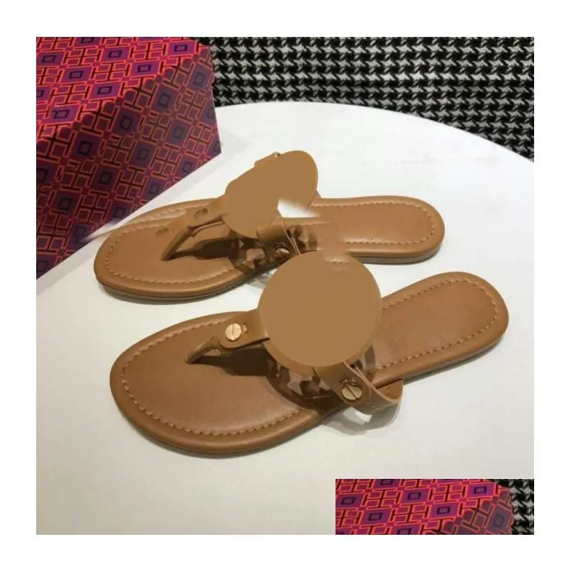 2021 high quality designer 10 color hollow out flip flops suitable for wearing rubber sandals wear - resistant slippers in summer indoo det
