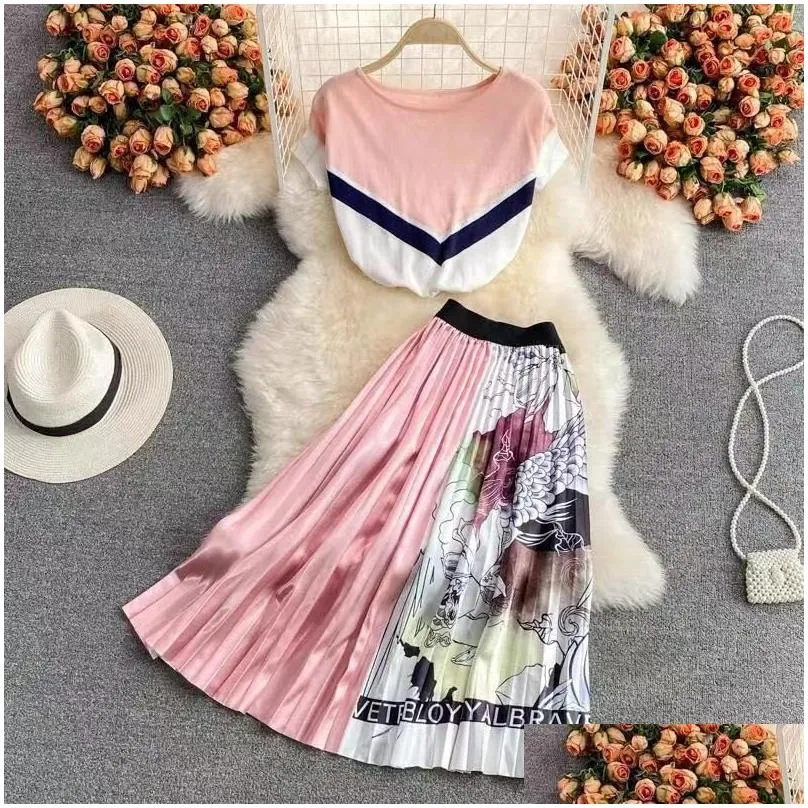 elegant womens two piece dress summer knit set short-sleeved sweater top color contrast high-waist pleated skirt two-piece suit 2022