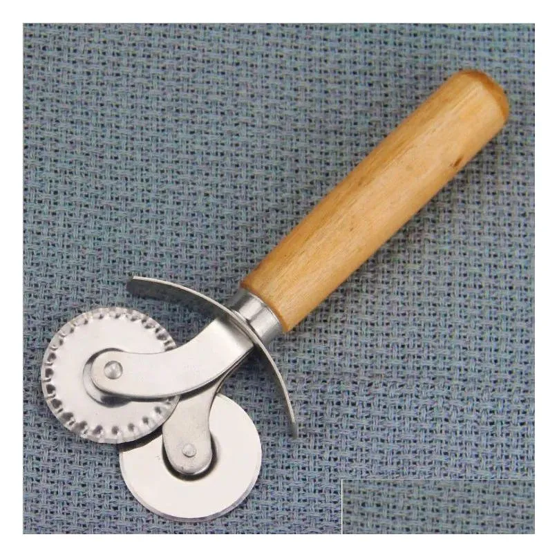 Stainless Steel Round Pizza Cutter With Wooden Handle Confortable And