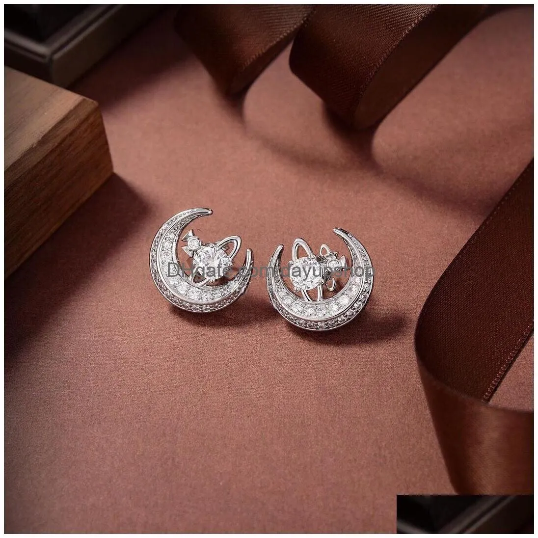 fashion designer brand stud earring for woman letter vivian diamond pearl gold hoop earing westwood women trend saturn earrings hgh