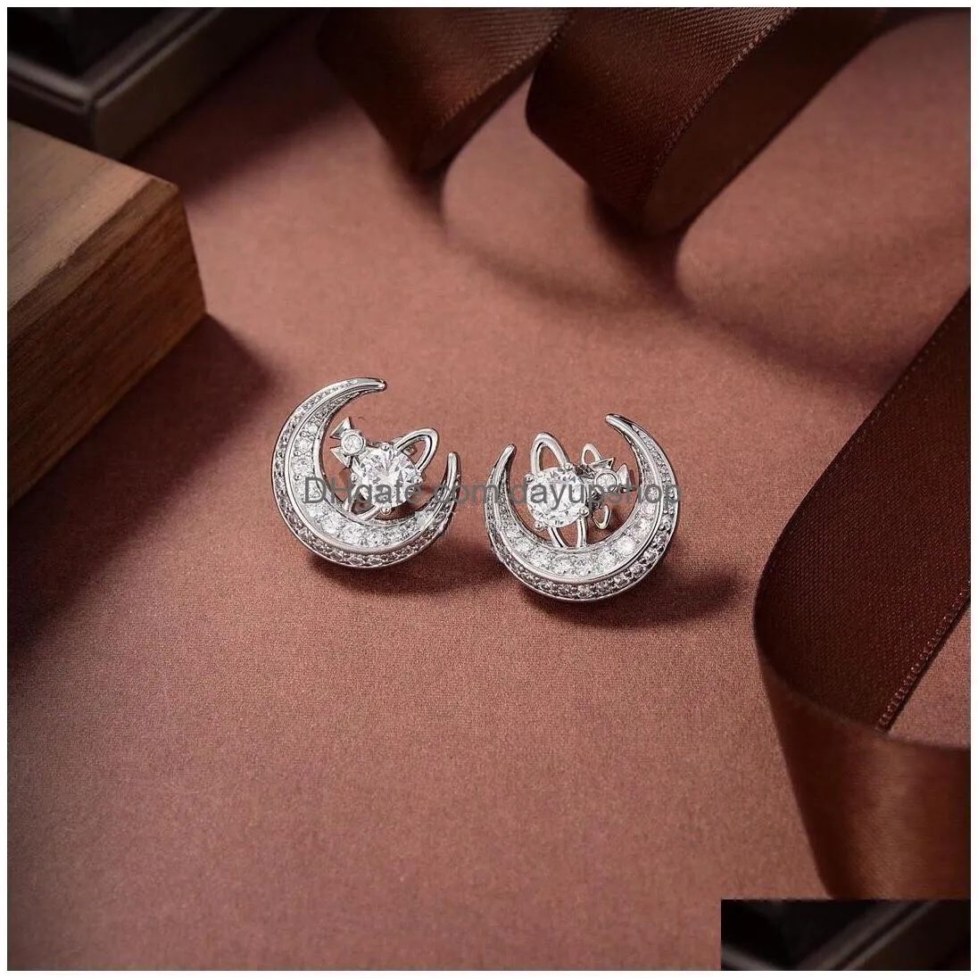 fashion designer brand stud earring for woman letter vivian diamond pearl gold hoop earing westwood women trend saturn earrings hgdff