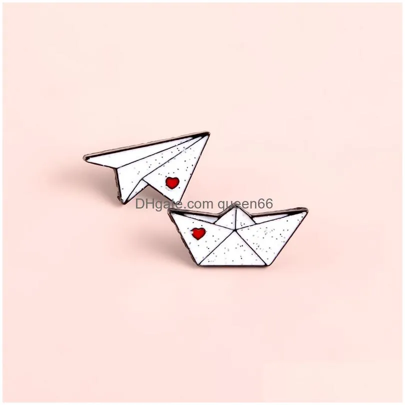 love heart paper plane ship enamel pins carrying full love badge couple brooch clothes jackets bag lapel pin jewelry lover gift
