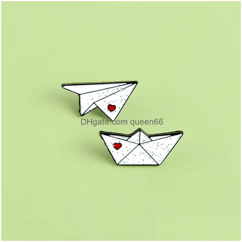 love heart paper plane ship enamel pins carrying full love badge couple brooch clothes jackets bag lapel pin jewelry lover gift