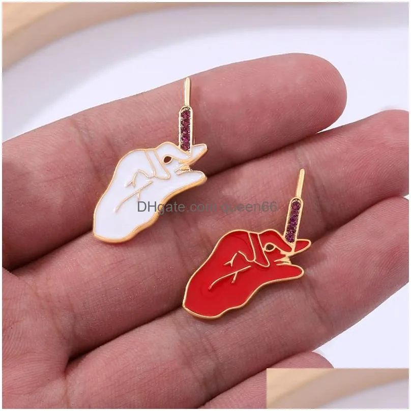 syringes brooch hands enamel pin metal crystal badge doctor nurse medical sweater accessories custom jewelry gifts wholesale