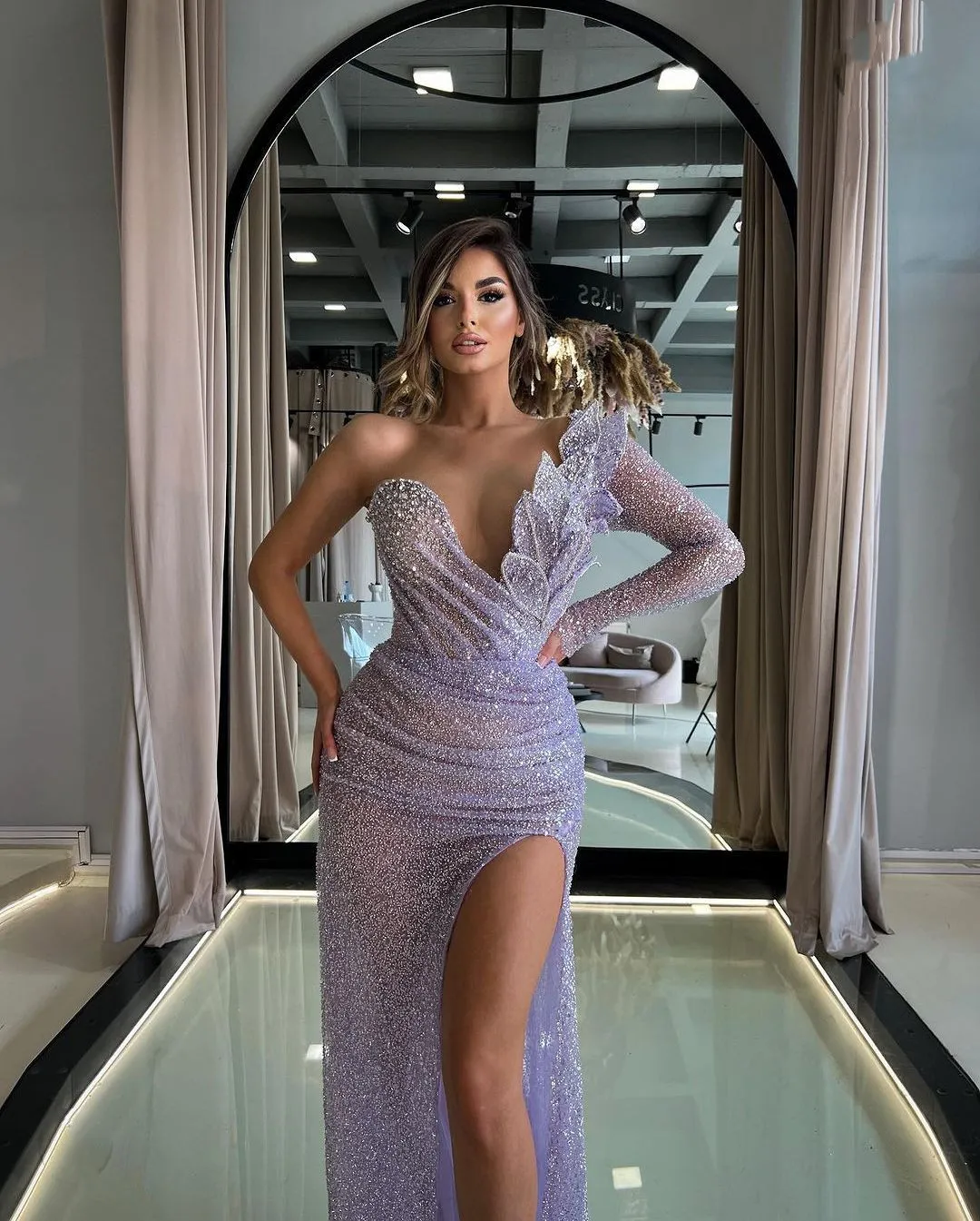 Stylish Mermaid Prom Dresses One Long Sleeve V Neck Appliques Sequins Beaded Floor Length 3D Lace Hollow Side Slit Evening Dress Plus Size Bridal Gowns Custom Made