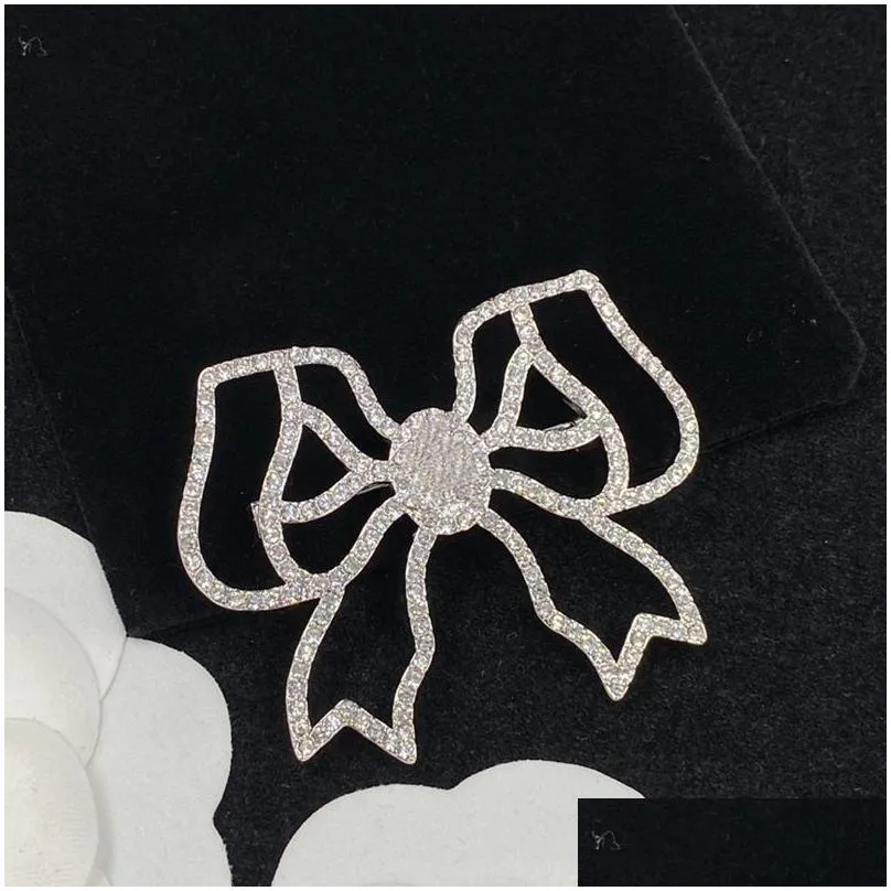 10style mixed brand pins luxury designer brooch famous broche women diamond tassel suit dress pin ladies jewelry christmas gifts