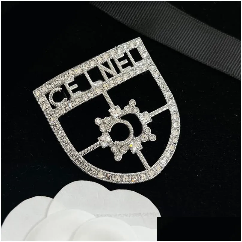 10style mixed brand pins luxury designer brooch famous broche women diamond tassel suit dress pin ladies jewelry christmas gifts