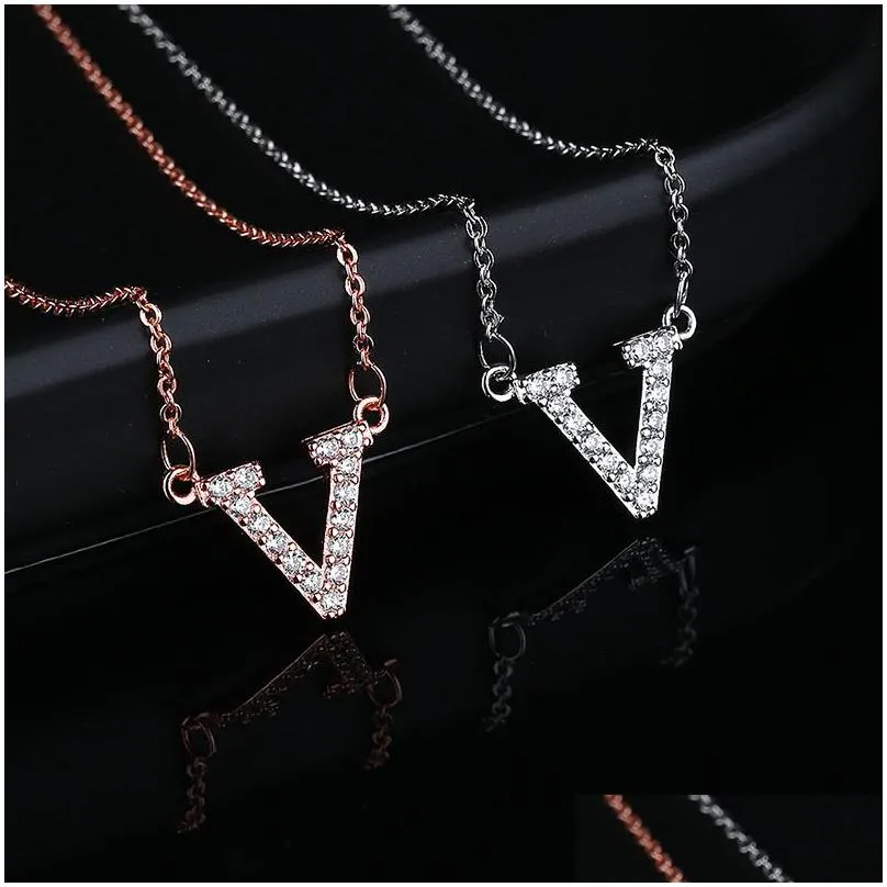 v-shaped titanium steel pendant necklaces womens cd love necklace designer jewlery cuban link chain  coco crystal stones fast shipping iced out