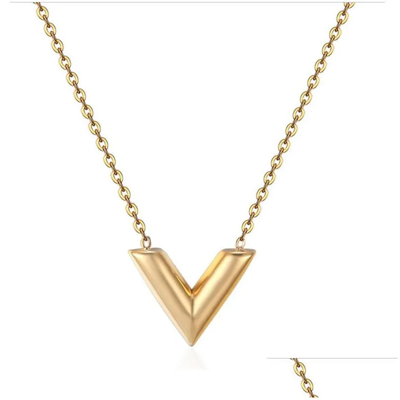 v-shaped titanium steel pendant necklaces womens cd love necklace designer jewlery cuban link chain  coco crystal stones fast shipping iced out