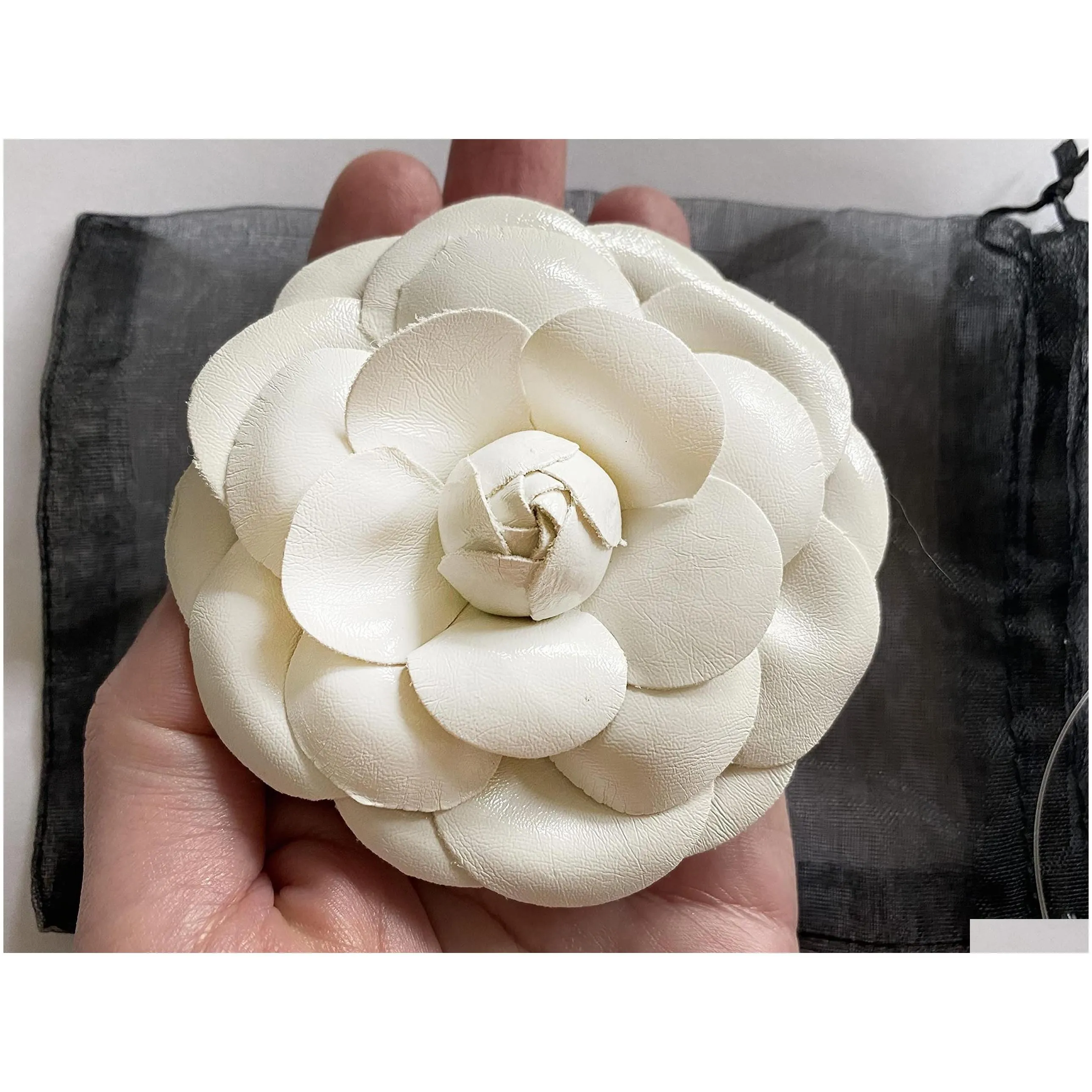 Pins Brooches Pins Misasha Womens Camellia Flower Pin Brooch With Organza Gift Bag Drop Delivery Amajewelry Amsrz Jewelry Dhgxt