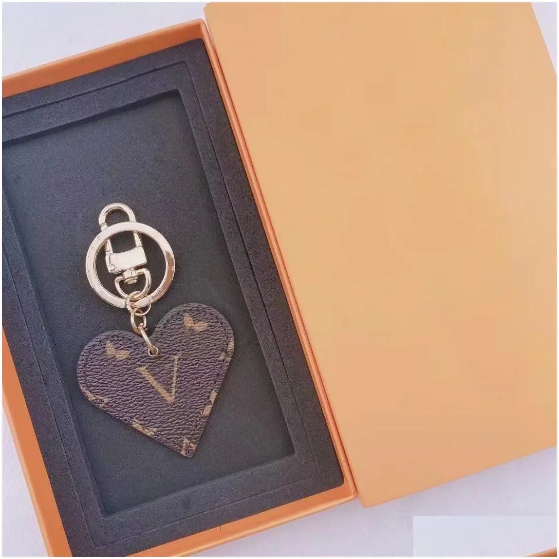 Keychains & Lanyards Designer Brand Keychain Key Chain Men Luxury Heart-Shaped Car Keyring Women Fashion Bee Buckle Keychains Handmade Dhjfl