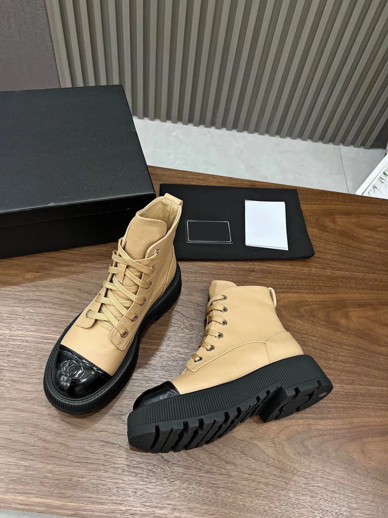 Casual shoes Travel fashion designer SHoes ankle boots Sports Trainers lace-up sneaker leather gym womens shoe platform letter lady sneakers size 34-41-42-43 With box