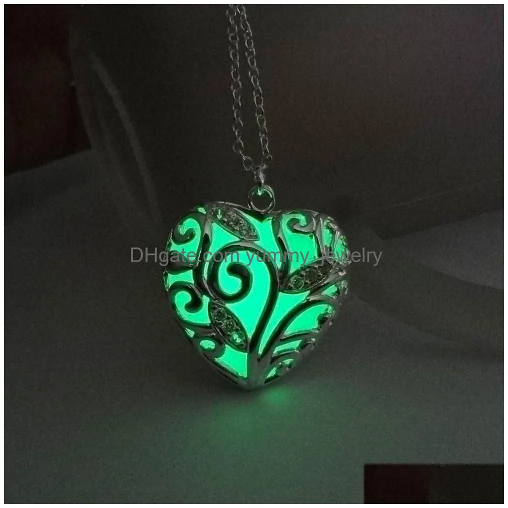 Lockets Glow In The Dark Essentials Necklace Openwork Flower Heart Aromatherapy Oil Diffuser Lockets Pendant Necklaces For Women Fashi Dhne2