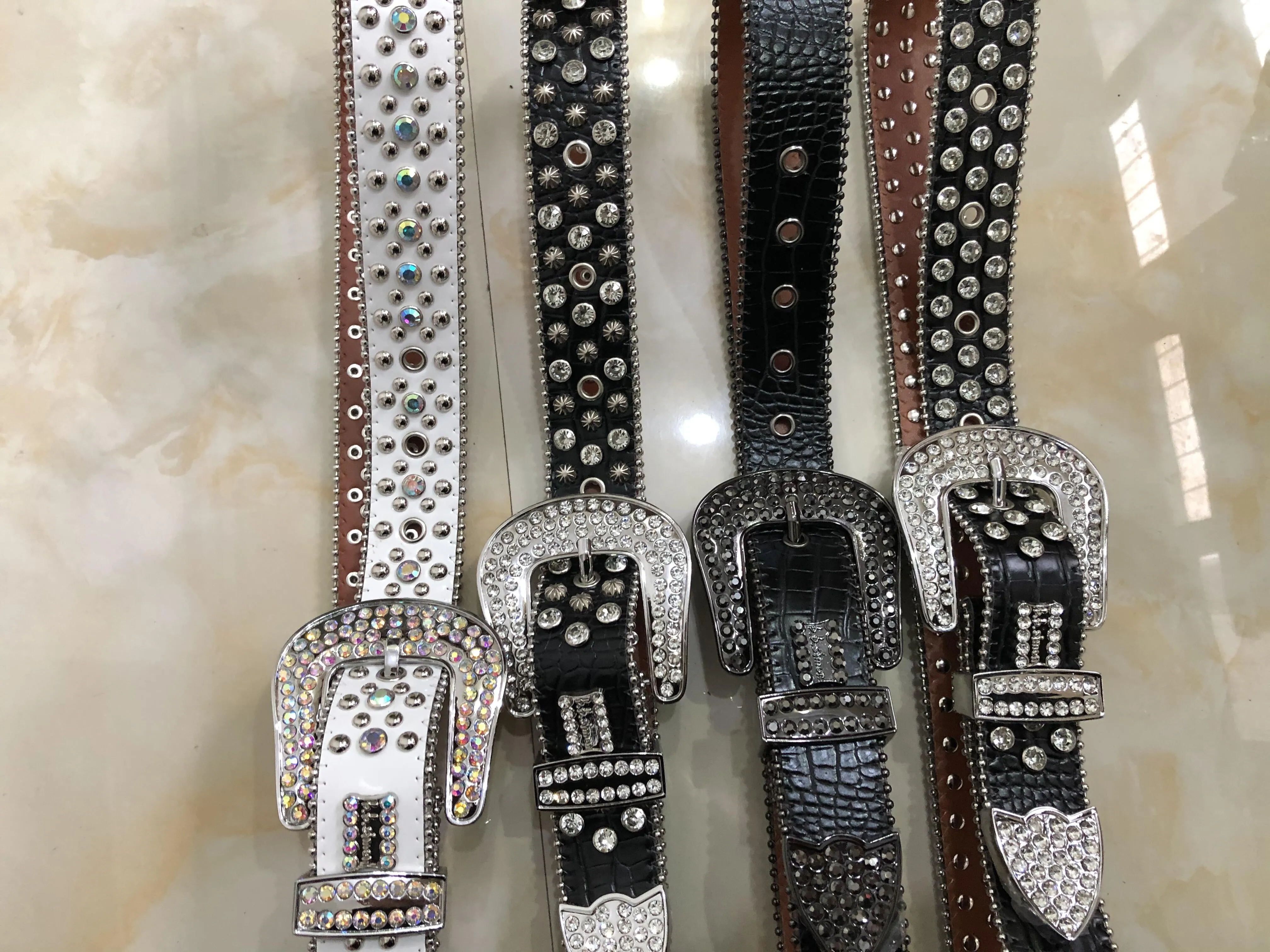 1Designer Belt BB Belt BB Simon Belt Mens Belt för kvinnor Shiny Diamond Belt Black On Black Blue White Multicolour With Bling Rhinestones As Gift Waistband Midjan