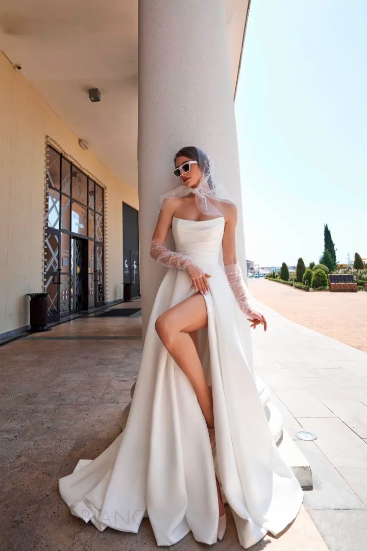 Modern White Satin A Line Wedding Dresses Simple Strapless Boho Beach Garden Bridal Gowns Pleated Sexy High Split Women Second Reception Marriage Dress Robes CL2898