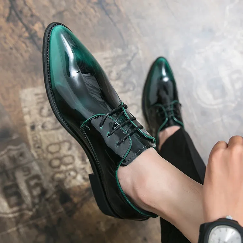 Dress Shoes Autumn Patent Leather Men Shoes Lace Up Loafers Green Pointed Toe Thick Sole Fashion Leather Shoes High Quality Casual Shoes 231109