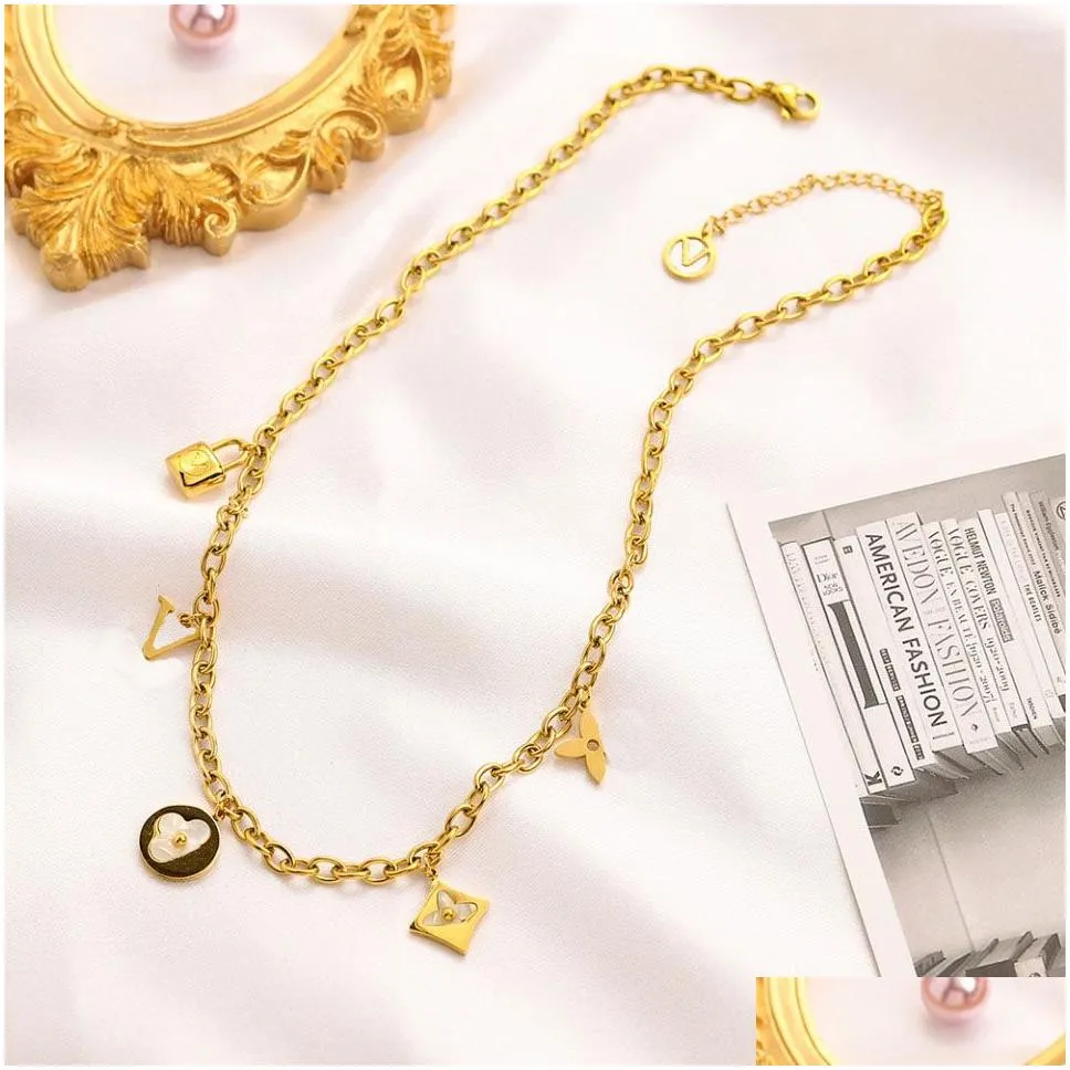 2022 fashionable 18k gold plated stainless steel necklaces choker flower letter pendant statement fashion womens necklace wedding jewelry accessories