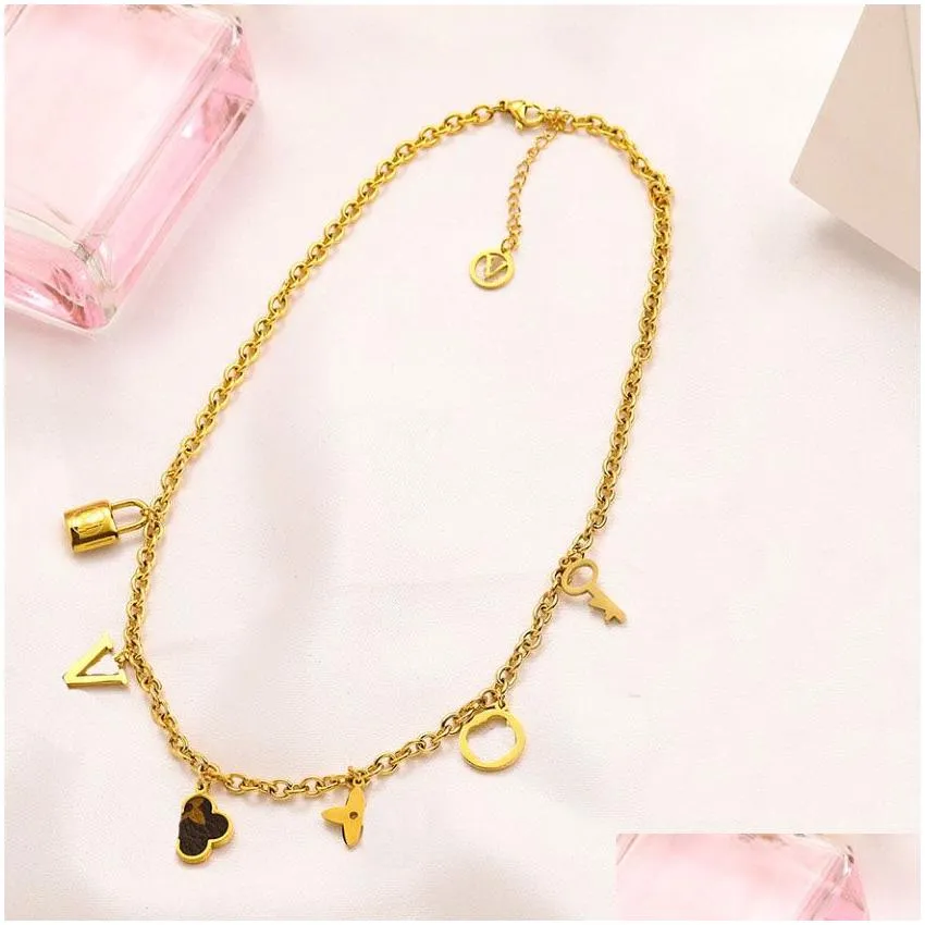 2022 fashionable 18k gold plated stainless steel necklaces choker flower letter pendant statement fashion womens necklace wedding jewelry accessories