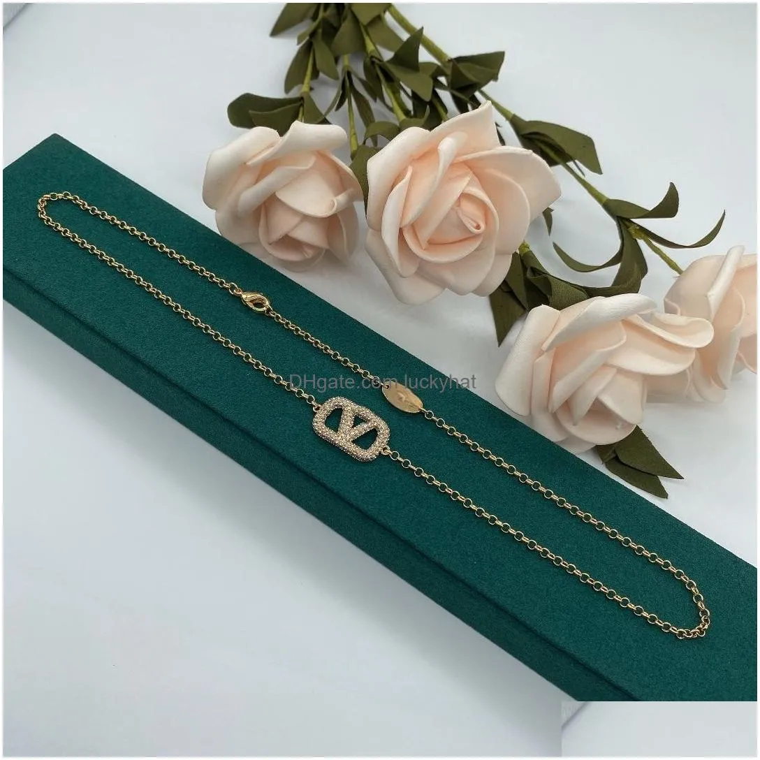 Pendant Necklaces Designer Design Fashion Personality Atmosphere Womens Necklace Pendant Paired With Minimalist Gift Box Drop Delivery Dhxhn