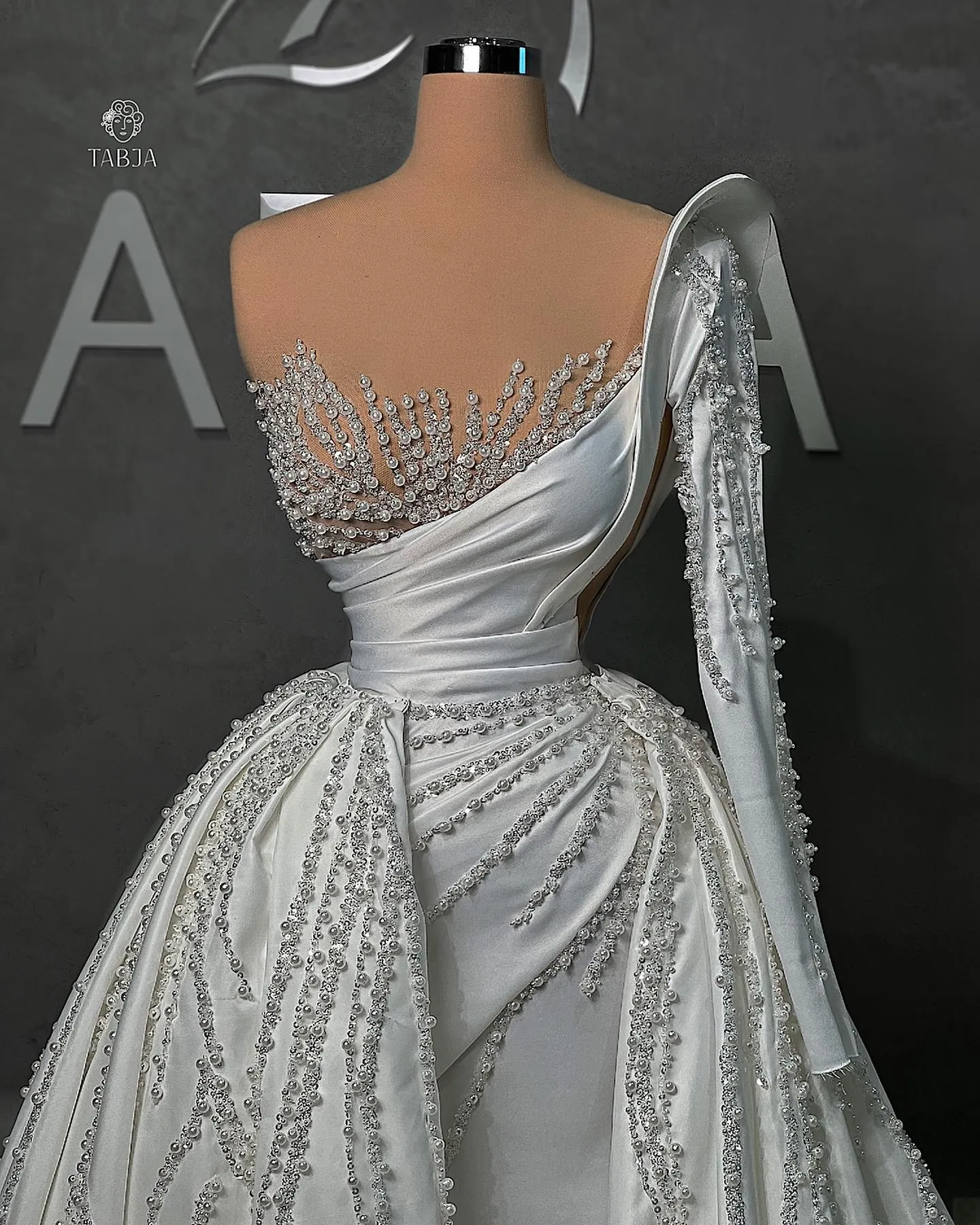 Gorgeous Mermaid Wedding Dresses One Sleeve Beads Design on Satin Pleats Backless Zipper Court Gown Custom Made Plus Size Bridal Gown Vestidos De Novia