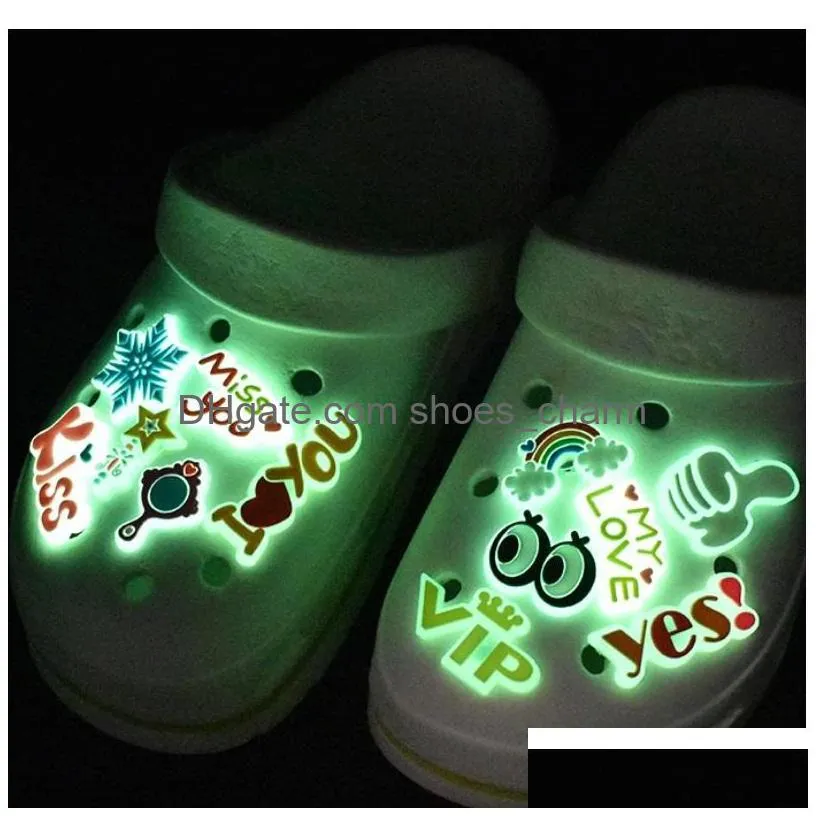 100pcs/lot luminous croc accessories fashion soft pvc shoe buckle fluorescent shoes accesories kids cartoon charms design