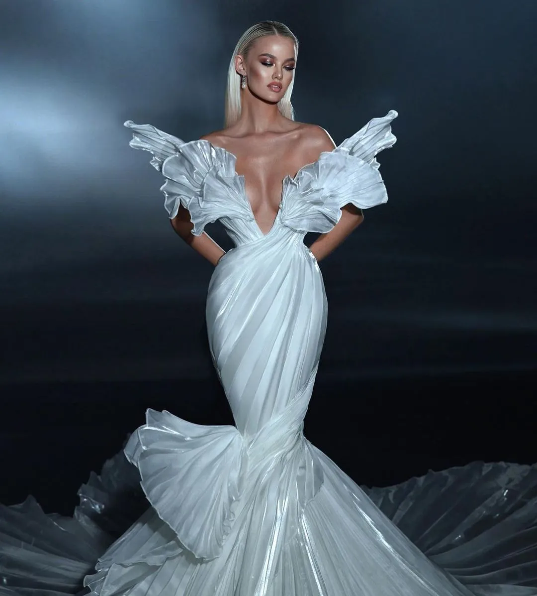Luxury Mermaid Prom Dresses Sleeveless V Neck Appliques Sequins Beaded Floor Length 3D Lace Satin Folds Zipper Evening Dress Bridal Gowns Plus Size Custom Made