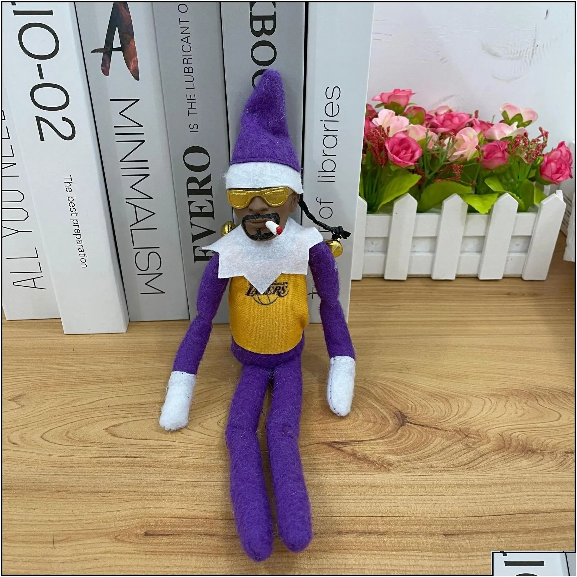 christmas toy supplies snoop on a stoop hip hop lovers cross border snoo bent over christmas elf resin doll drop delivery 2022 toy