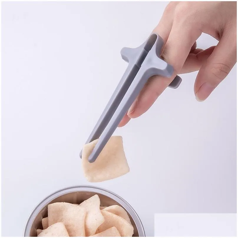 Finger Chopsticks Game Player Snack Chopstick Holder Plastic Lazy Auxiliary Chop sticks for Game Lovers