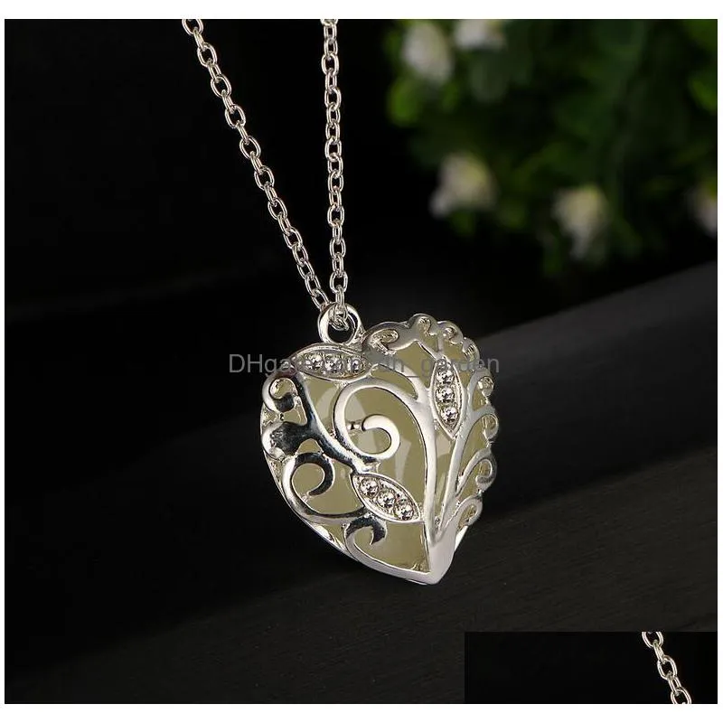 mix colors novelty luminous necklaces heart shape pendant necklace glowing in the dark necklaces charms fashion jewelry for women