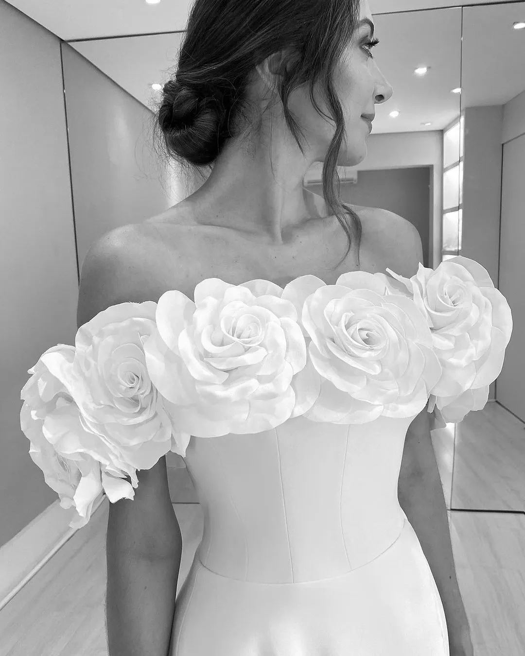 2023 Country Garden White A Line Wedding Dress Strapless Hand Made Flowers Satin Bridal Gowns Dresses vestido de novia