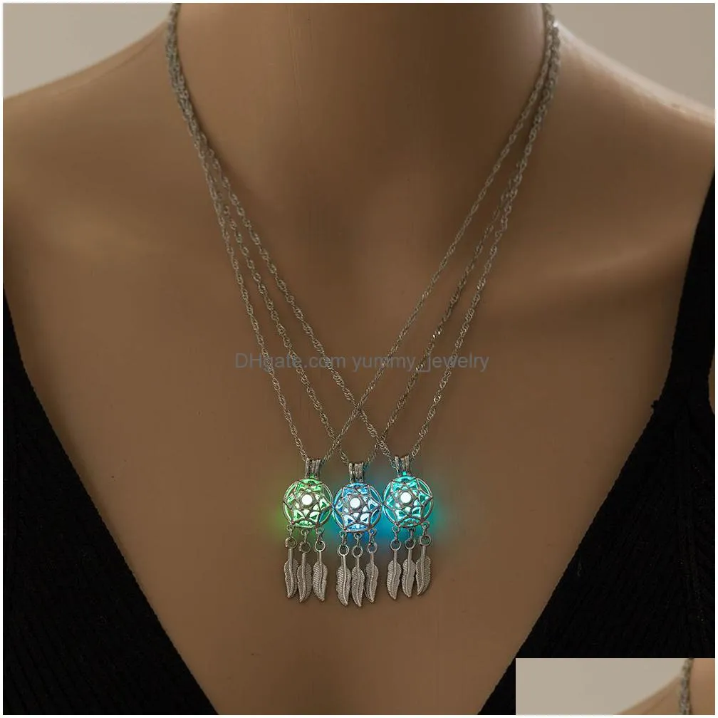 Pendant Necklaces Voleaf Dream Catcher Necklaces For Women Retro Hollow Feather Net Pendant Glow In Dark Luminous Jewelry Vne114 Drop Dhpyc