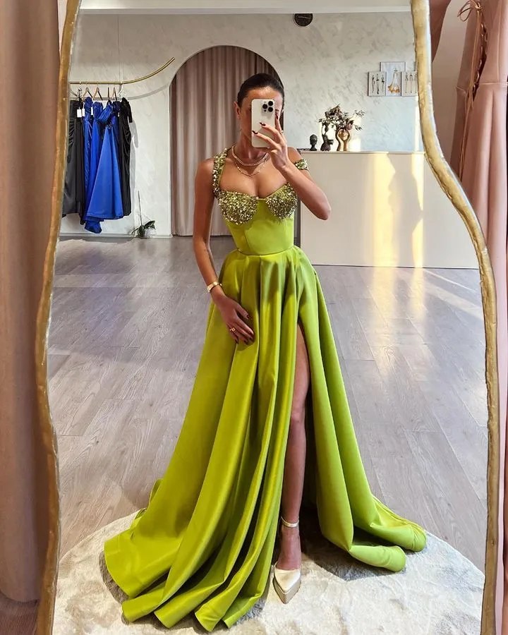 Sexy Green A Line Prom Dresses Long for Women Halter Neck Sequined Floor Length High Side Split Birthday Pageant Celebrity Evening Party Gowns Formal Occasions