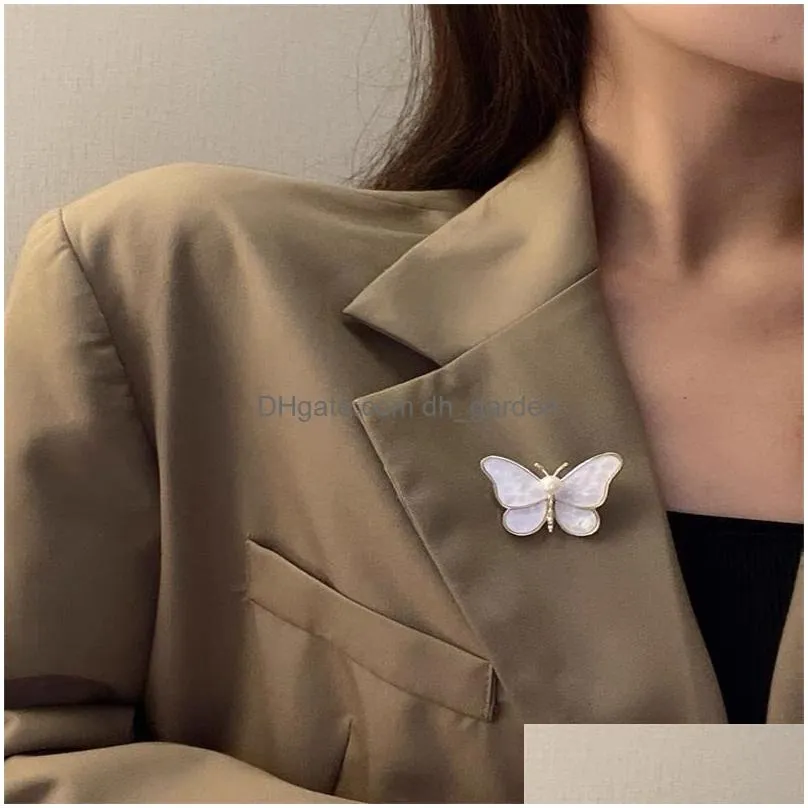 Pins, Brooches Summer New Butterfly Brooches For Women Charm Pearl Gold Color Brooch Pins Party Wedding Gifts Clothing Acces Dhgarden Ottgc