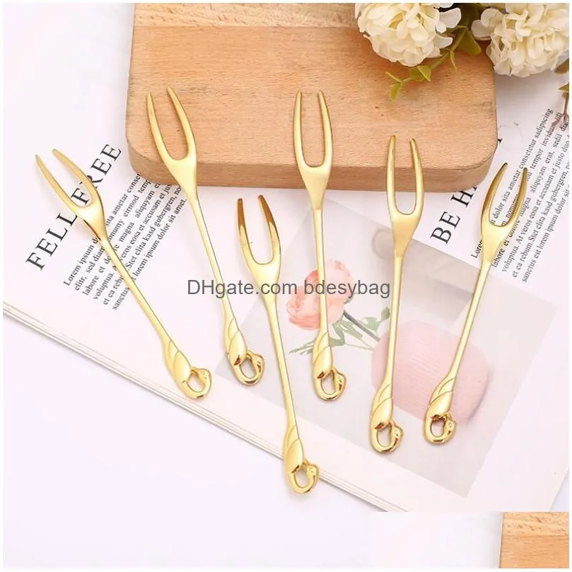 Spoons European Dessert Spoons Fruit Fork Kitchen Creative Coffee Spoon Mug Mixing Alloy Retro Embossed Tableware Gift 6Pcs/Set Drop D Dhnk3