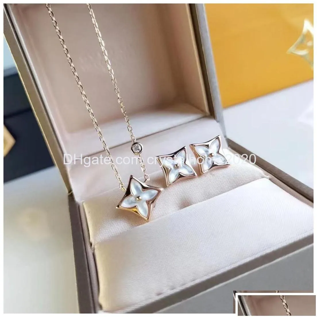 pendant necklaces clover designer brand luxury for women mother of pearl 4 leaf flower sweet love choker necklace jewelry gift origi