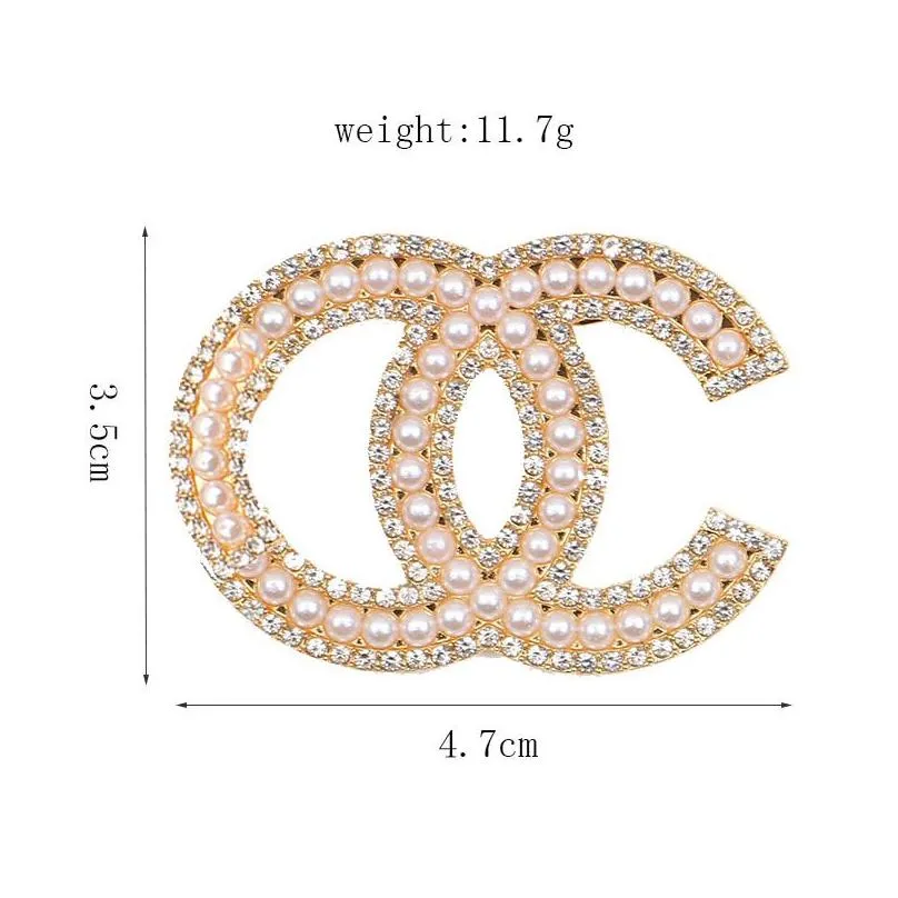 wholesale luxury brand designer letter pins brooches women 100style crystal pearl rhinestone cape buckle brooch suit pin wedding party jewerlry accessories