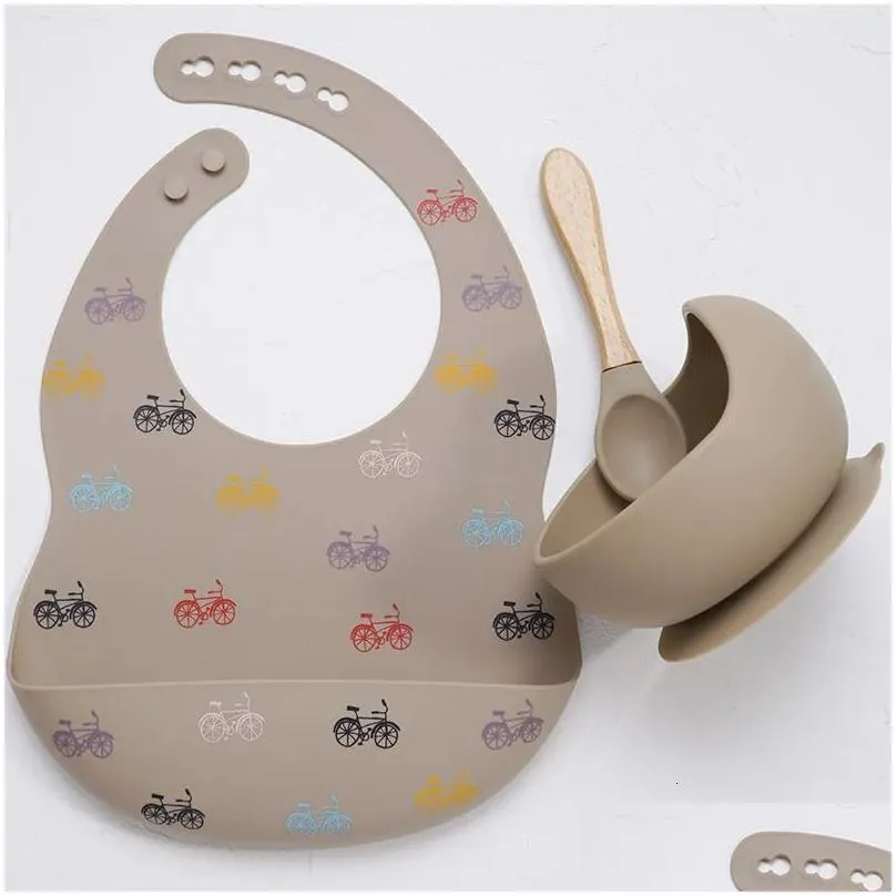 Gift Sets Colorful Silicone Spoon With Wooden Handle Selling Baby sucker Bowl Waterproof Adjustable Baby Bibs Print Saliva Towel.