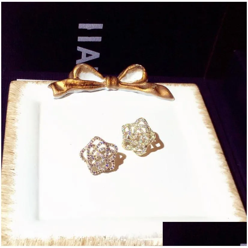 sparkly crystal stud earrings flower shape sterling silver cute unique stud for women wedding bridal ear jewelry